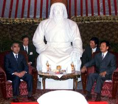Obuchi meets Mongolian President Bagabandi